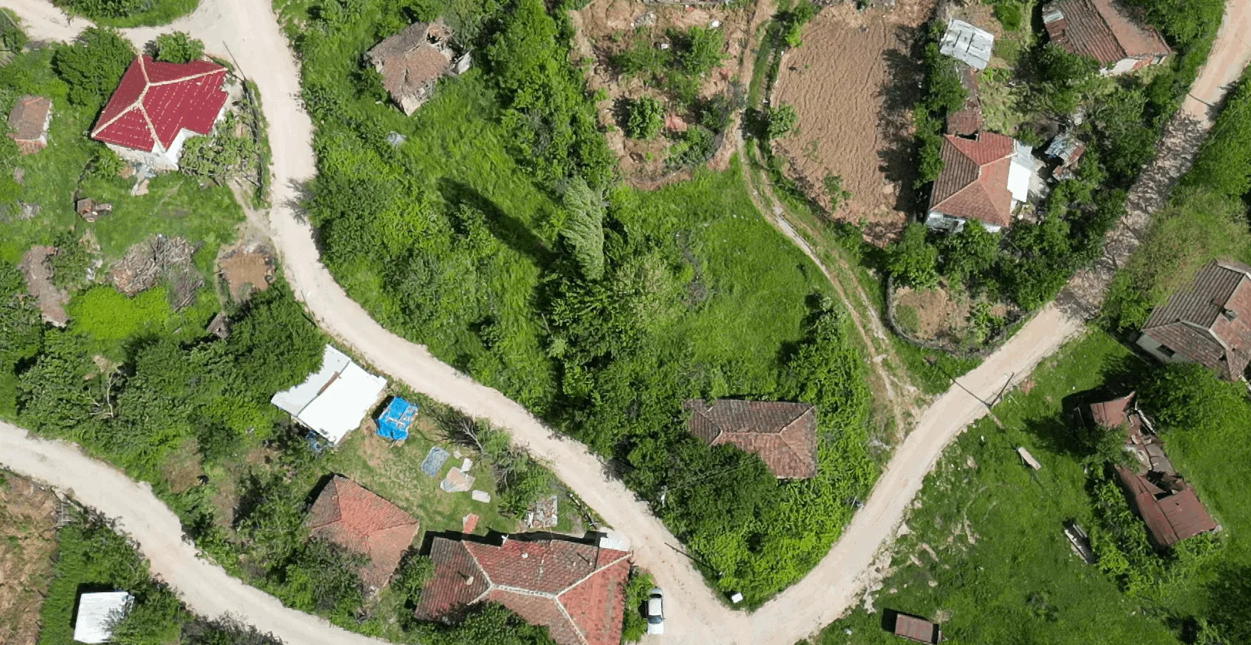 542 M2 köy evi Keşif Arazi. Balıkesir Gönen. İçinde evi olan arsa.