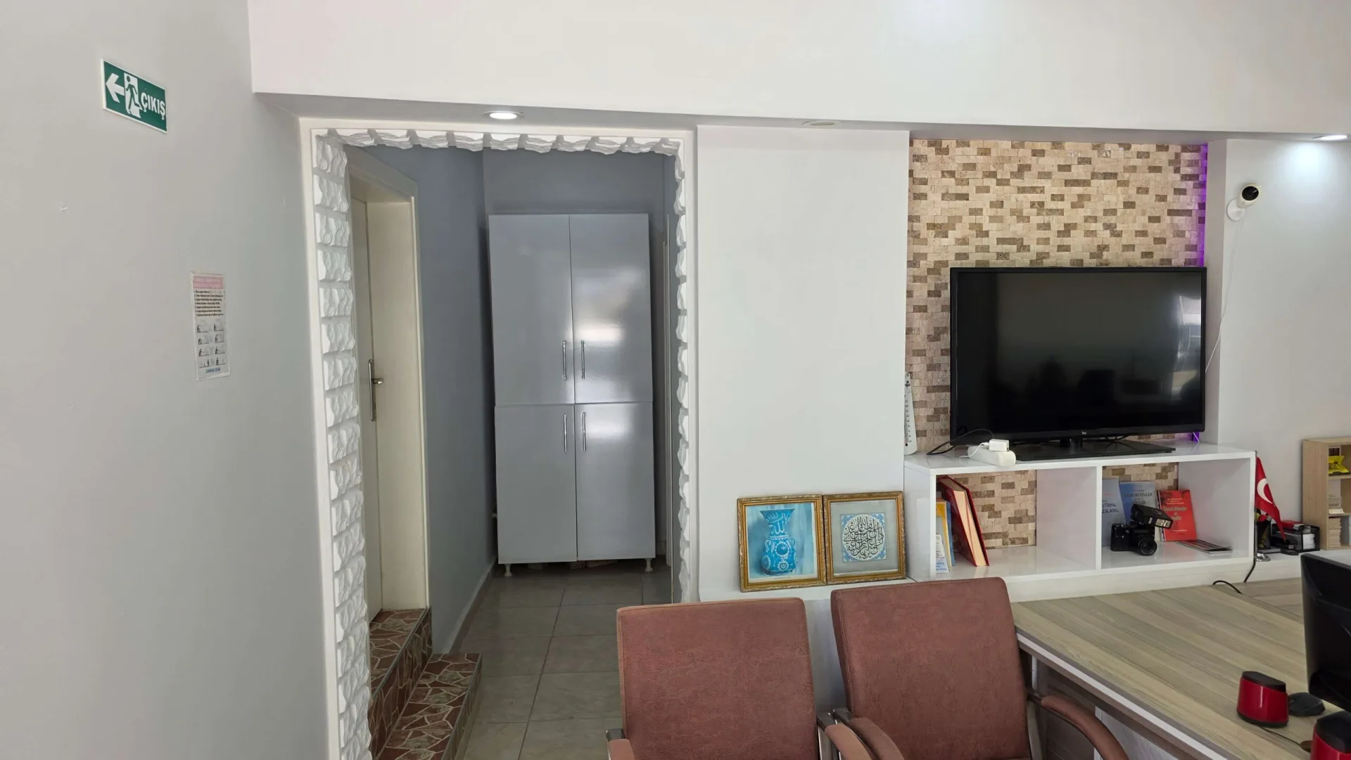 25 M2 Eşyalı Kiralk Ofis. Balıkesir Gönen Altay Mahallesi 1688 ada 93 parselde.